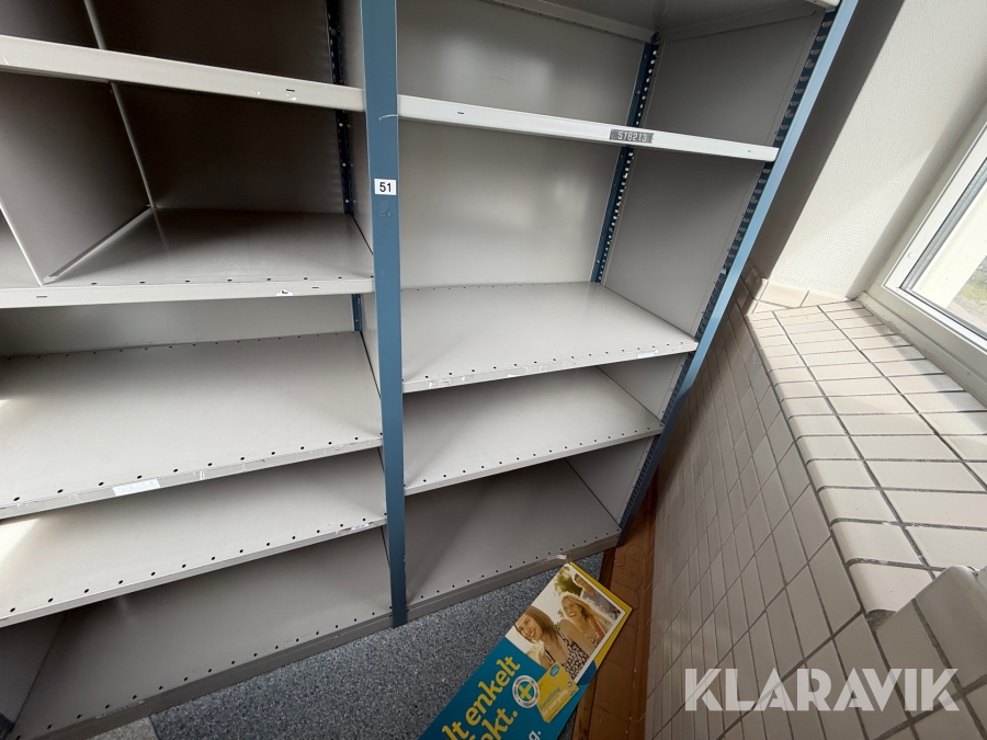 Lagerhylla med flyttbara avdelare
