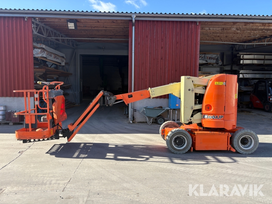 Vikbomslift JLG E300AJP Nya batterier