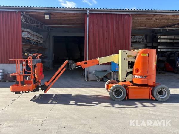 Vikbomslift JLG E300AJP Nya batterier