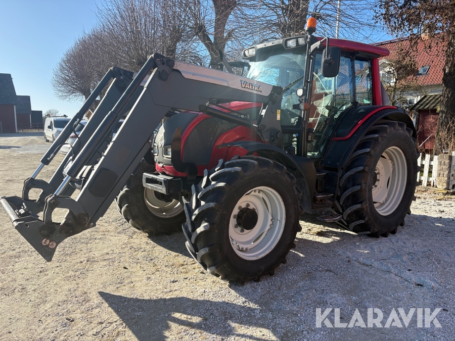 Traktor Valtra N101 med lastare