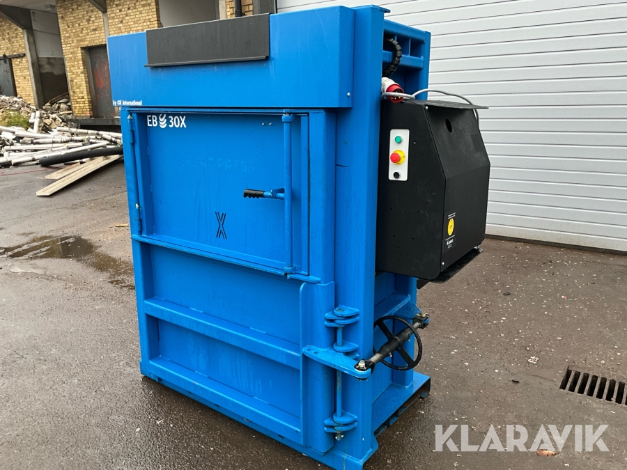 Komprimator CK International EB 30 X för wellpapp, plast och ensilageplast