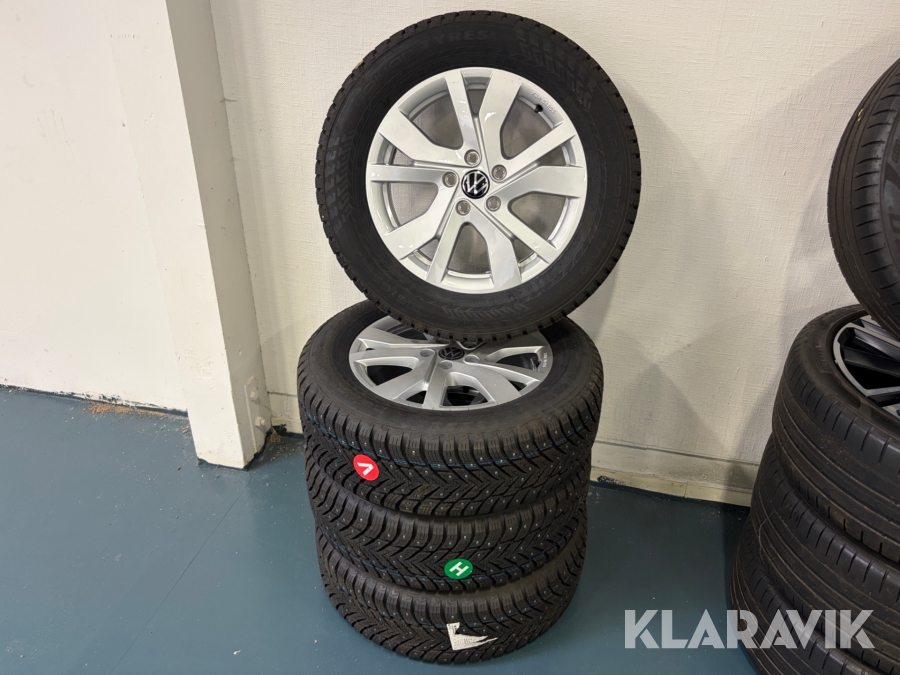 Vinterdäck Nokian 215/65R17 4 st