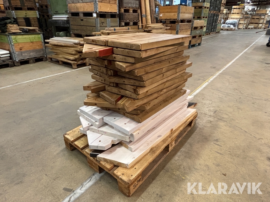 Diverse furu material/trappsteg