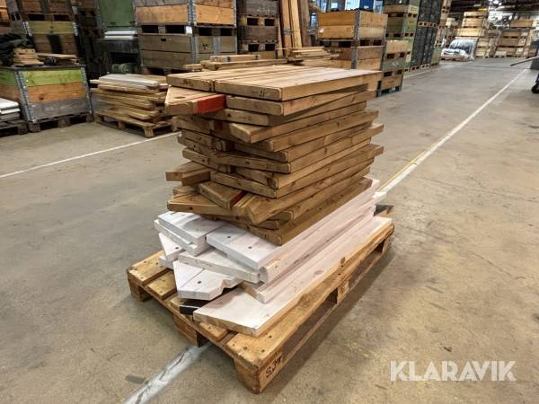 Diverse furu material/trappsteg