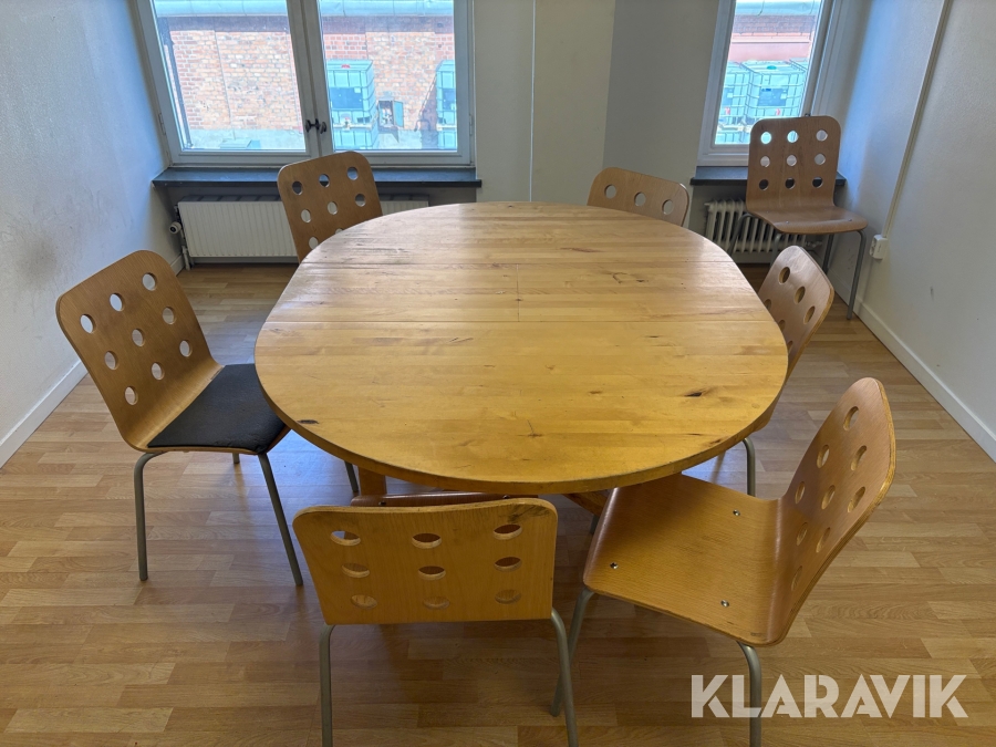 Bord med 11 stolar 1700x1300mm med iläggsskiva