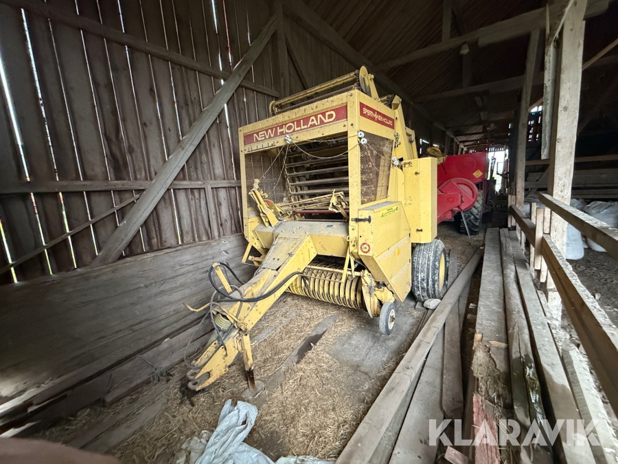 Rundbalspress New Holland 841