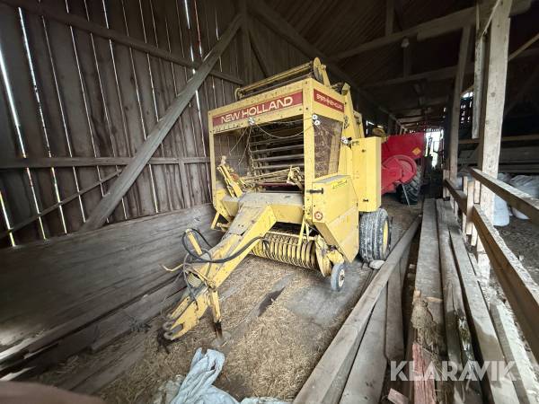 Rundbalspress New Holland 841
