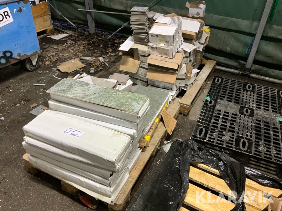 Parti med blandat kakel