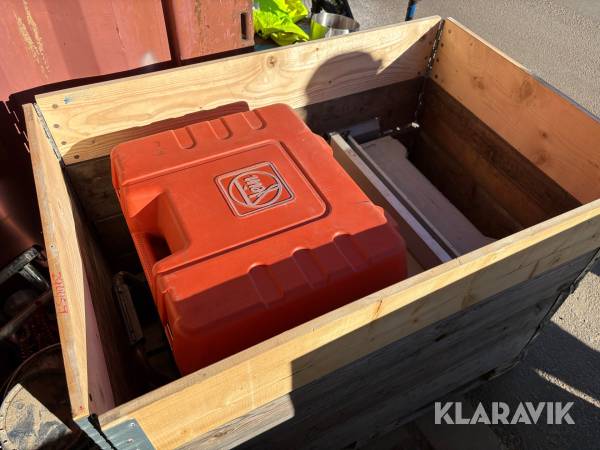 Parti med bordssåg och magnetborrmaskin Hikoki och Fein