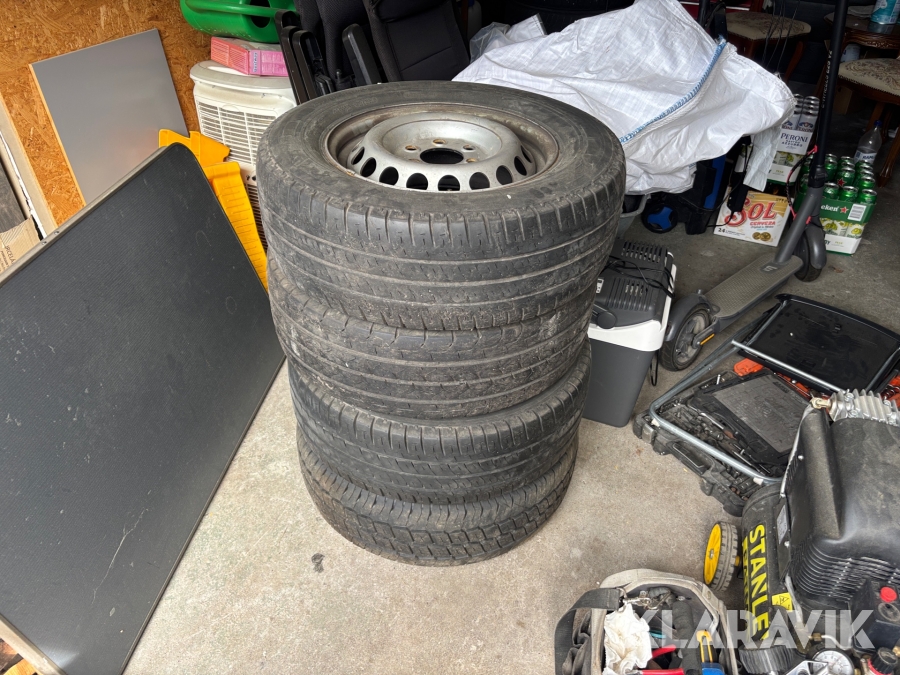 Däck med fälg Michelin 235/65R16C 4st