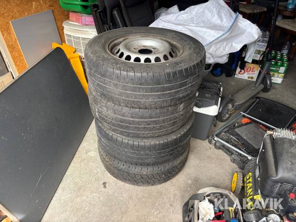 Däck med fälg Michelin 235/65R16C 4st
