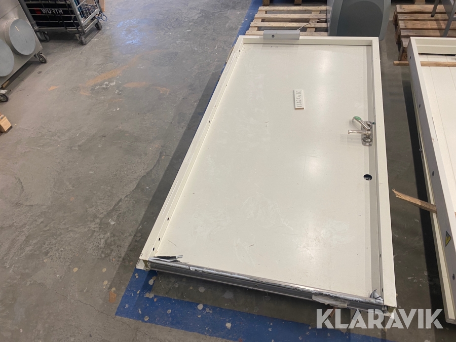 Plåtdörr med karm Jonssons Ståldörrar