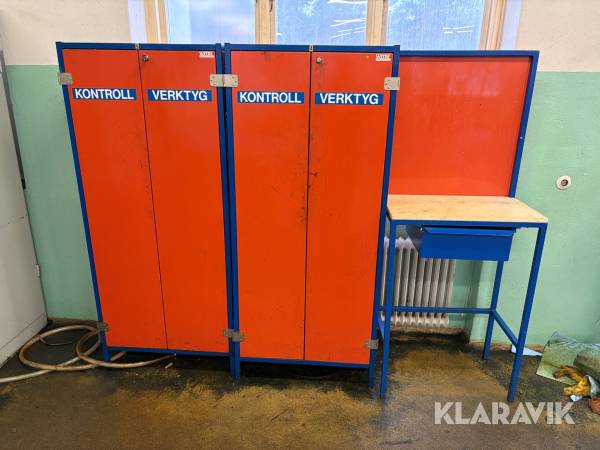 Plåtskåp 2st med arbetsbänk