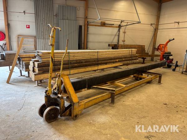 Palldragare med bockar för virke/ långgods