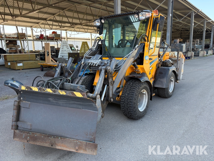 Redskapsbärare Wille 355B Plogutrustad