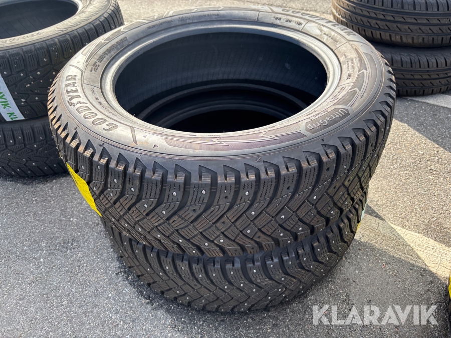 Vinterdäck Goodyear 235/60-18 dubb