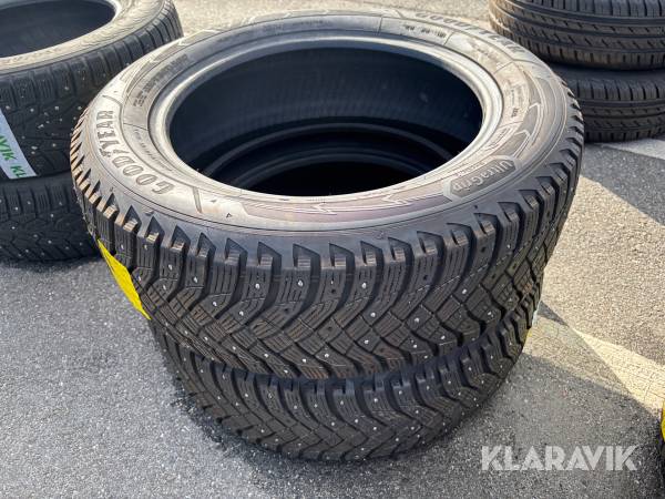 Vinterdäck Goodyear 235/60-18 dubb