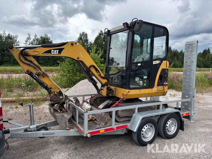 Minigrävare CAT 301.8C med redskap och trailer