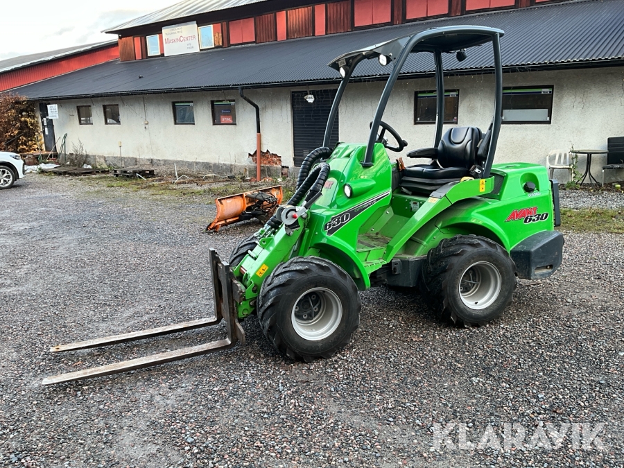 Redskapsbärare Avant 630 OptiDrive med 3st redskap