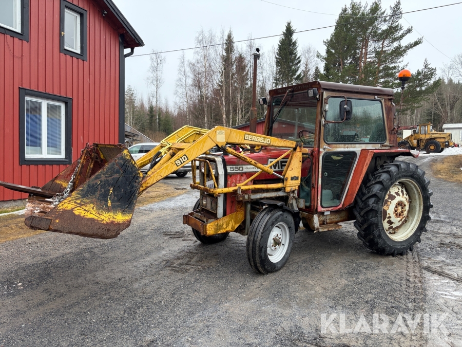 Traktor Massey Ferguson 550 med lastare