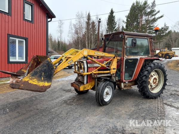 Traktor Massey Ferguson 550 med lastare
