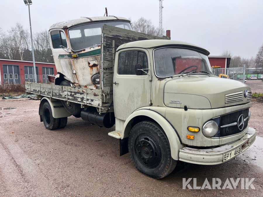 Veteranlastbil Mercedes-Benz L323 med reservdelsbil Lp1113
