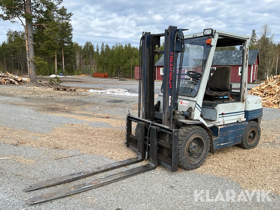 Truck Komatsu FD30T-11E