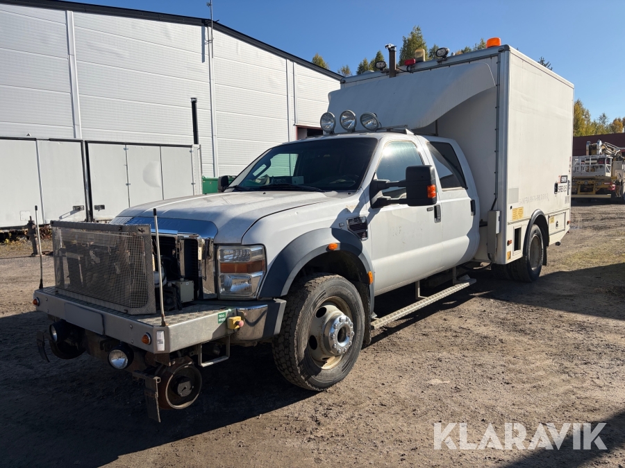 Spårgående Ford F-550 XLT Super Duty med rälshjul