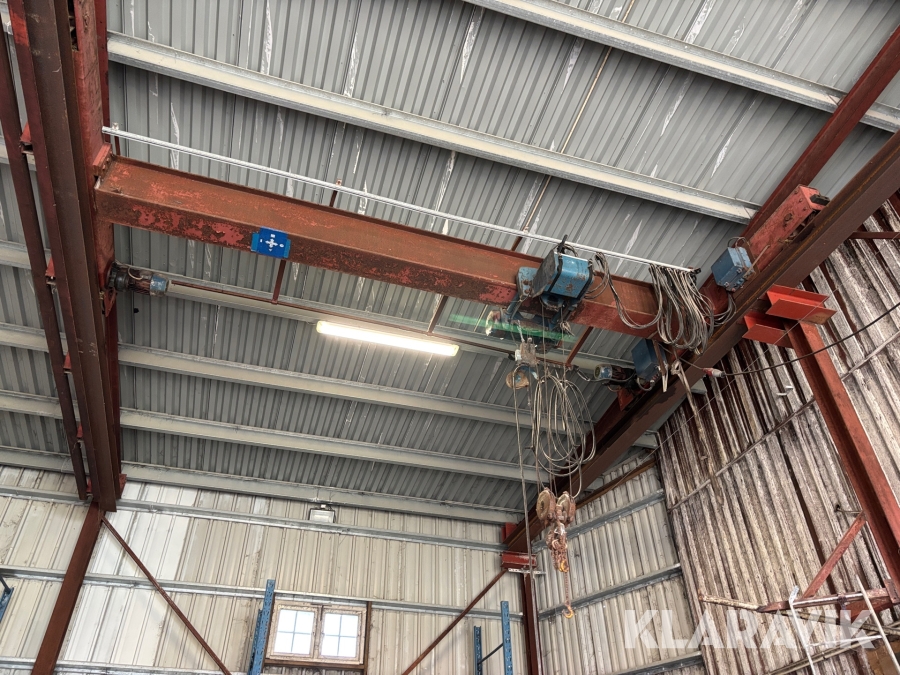 Traversbalk med lyftanording / eltelf Demag