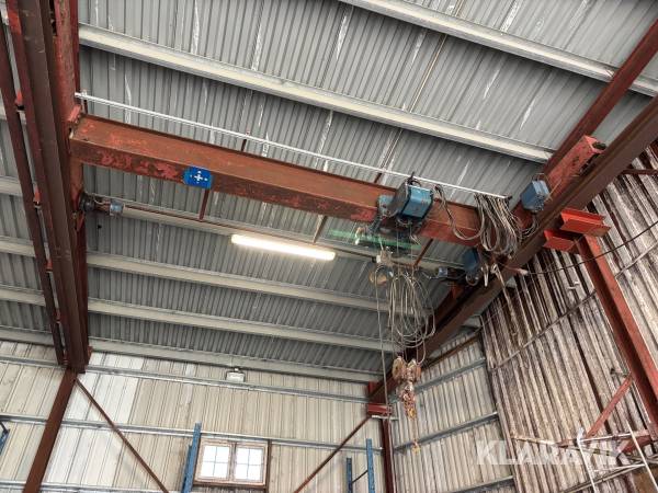 Traversbalk med lyftanording / eltelf Demag