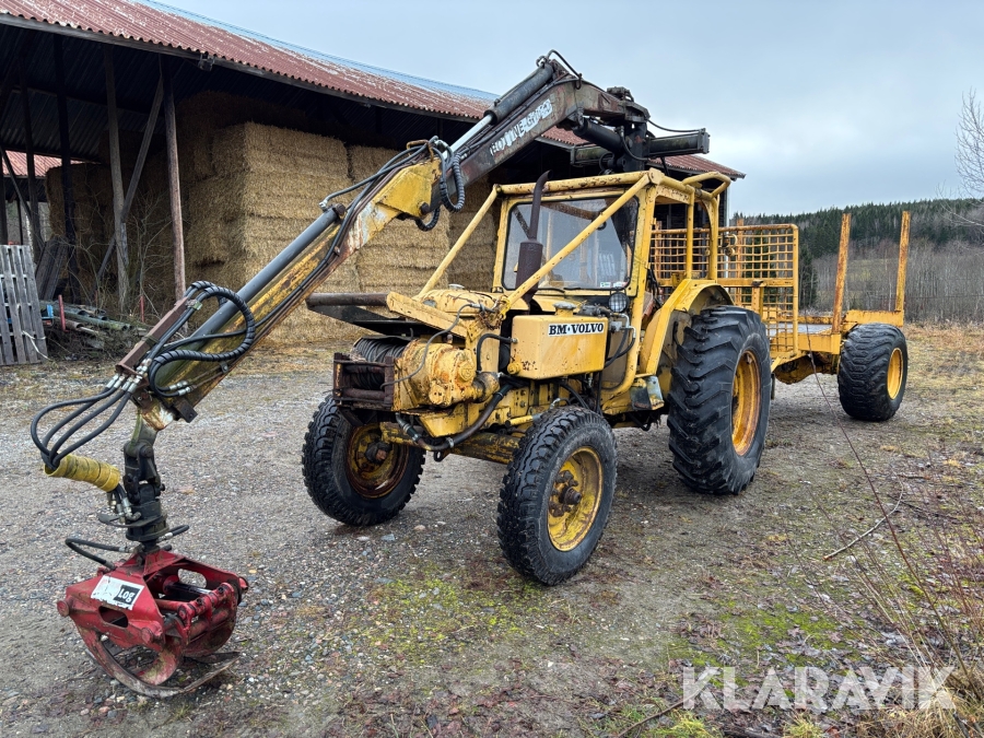 Traktor med kran Bolinder-Munktell Boxer 350 och vagn Skotare