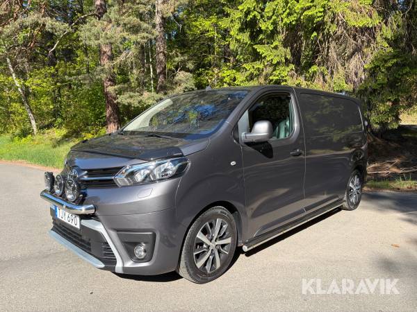 Skåpbil Toyota Proace med verkstadsinredning