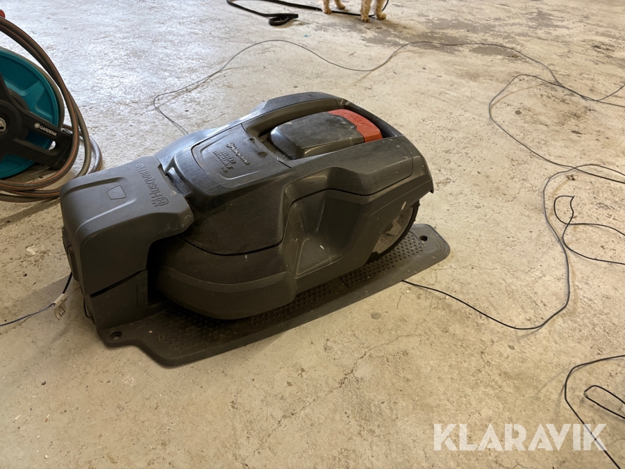 Robotgräsklippare Husqvarna Auto Mower 310 med kabeltestare