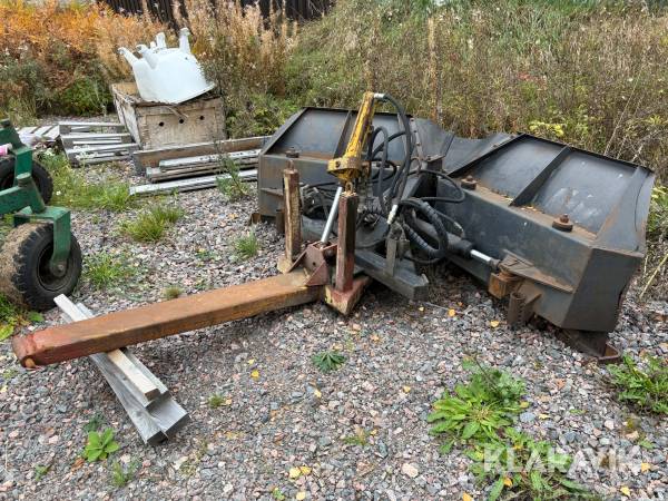 Snöblad/Vikblad till traktor Holms 2,4 m med bomfäste