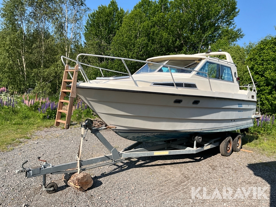 Båt SeaStar 8000 med trailer