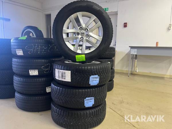 Vinterdäck med fälg Pirelli 215/65R17 4st