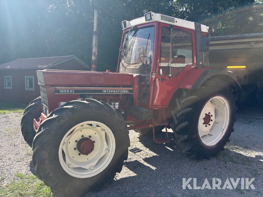 Traktor International 1055 XL