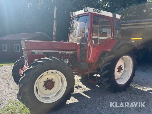 Traktor International 1055 XL