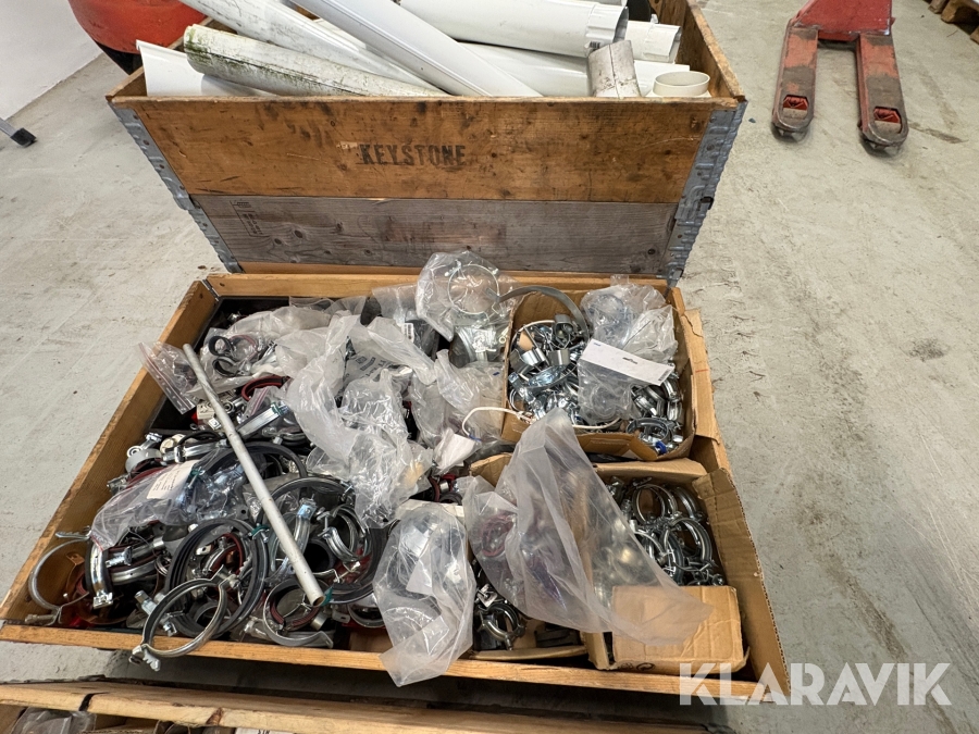 Parti med rörklämmer