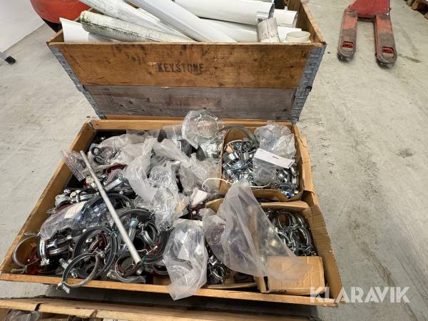 Parti med rörklämmer