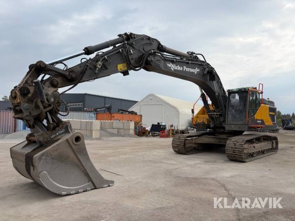 Grävmaskin Volvo EC380EL med tiltmellandel och redskap
