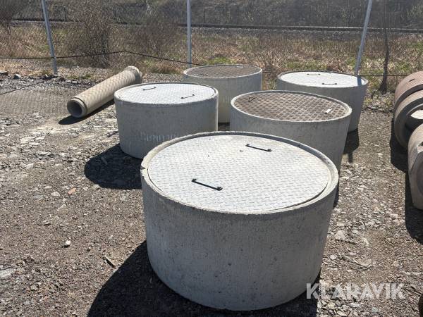 Betongringar 5 st med lock