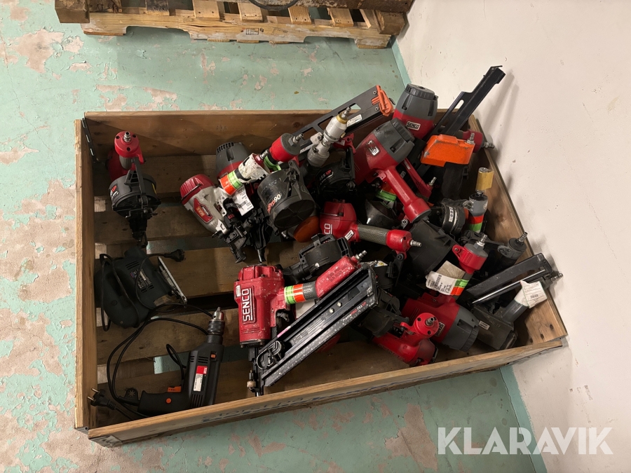 Blandad pall med spikpistol ca 10st