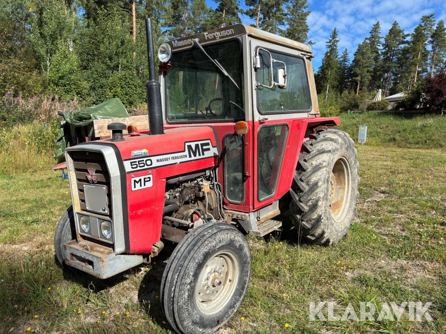 Traktor Massey Ferguson 550 MP