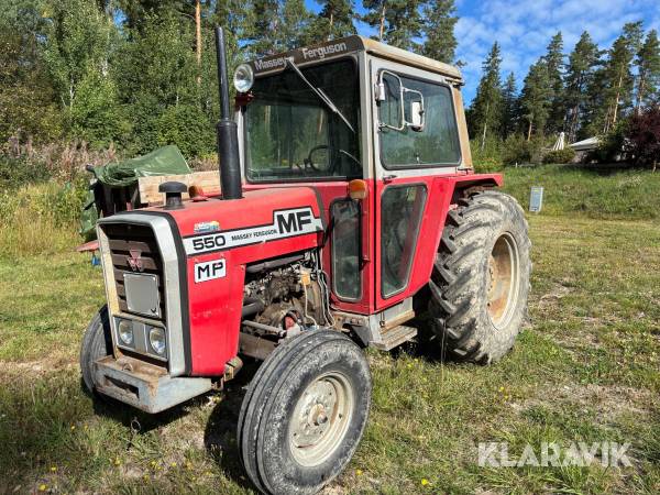 Traktor Massey Ferguson 550 MP