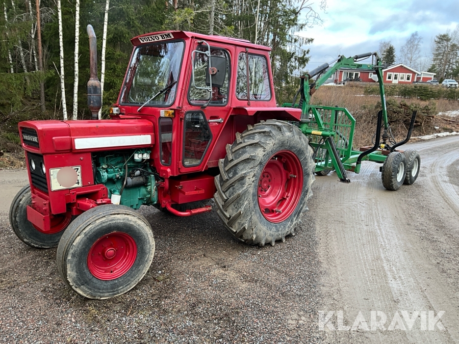 Traktor med skogsvagn Volvo BM 500