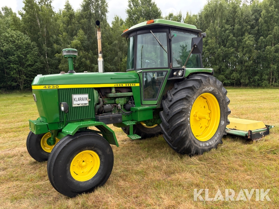 Veterantraktor John Deere 4230 med betesputs