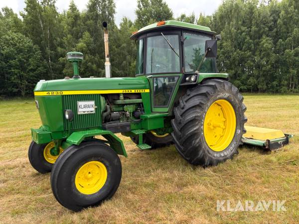 Veterantraktor John Deere 4230 med betesputs
