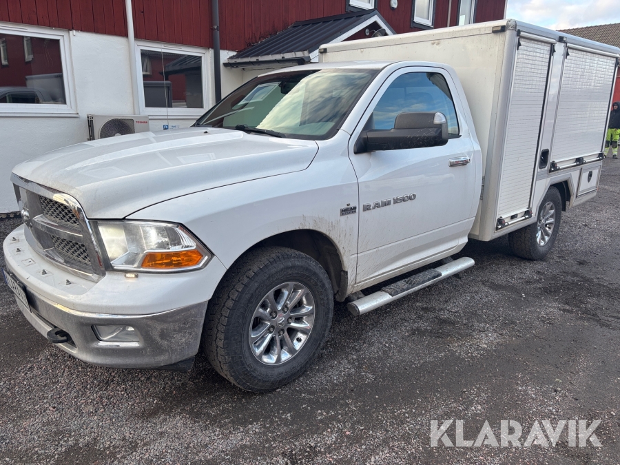 Pickup Dodge Ram 1500 med skåpbyggnation