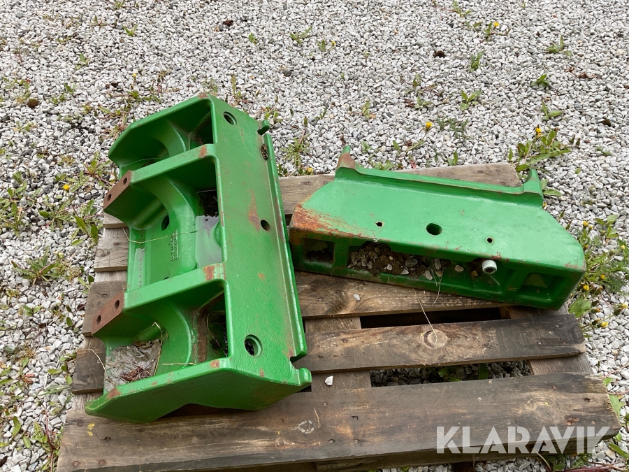 Fäste för frontvikter John Deere
